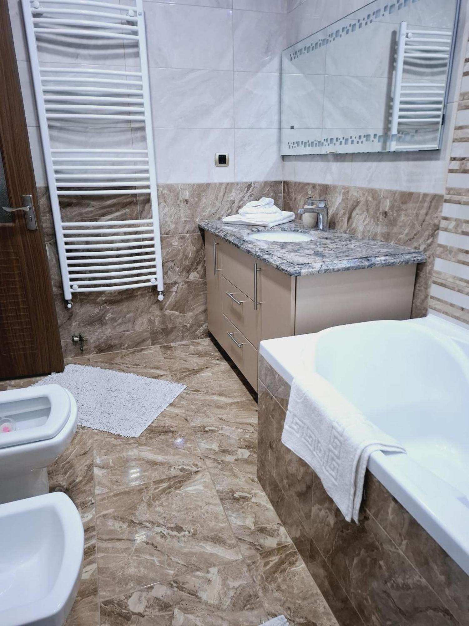 Mille Coresi Apartament *